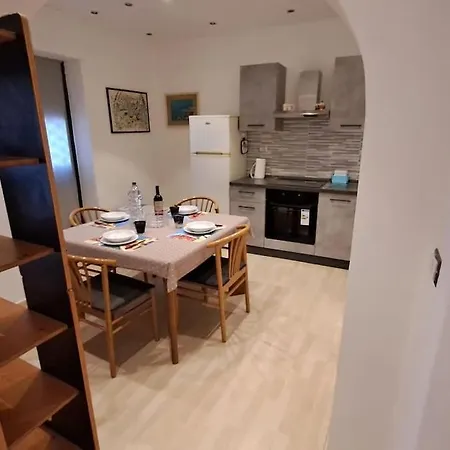 Casina Dani Apartment La Spezia